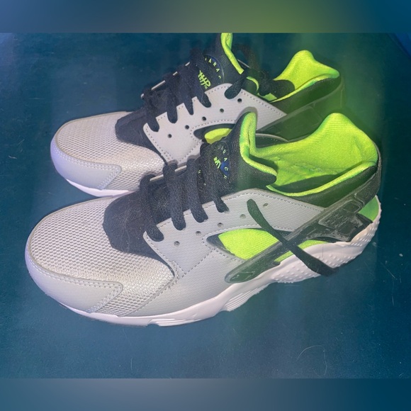 Nike Huarache Run 
Boys/Youth 6.5
Womens 7.5

Brand New Never Worn - Picture 4 of 6